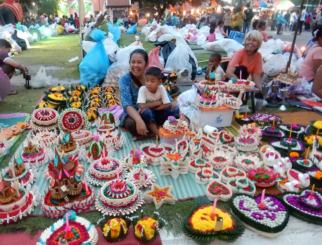 Krathong vendors sell a rich variety of wares.