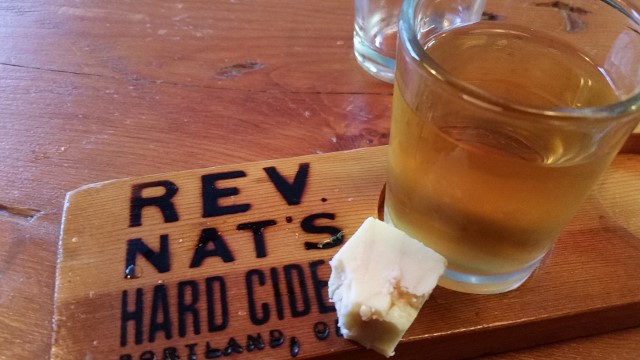 Reverend Nat's and Face Rock Creamery pairing. (Photo courtesy Watershed Communications.)